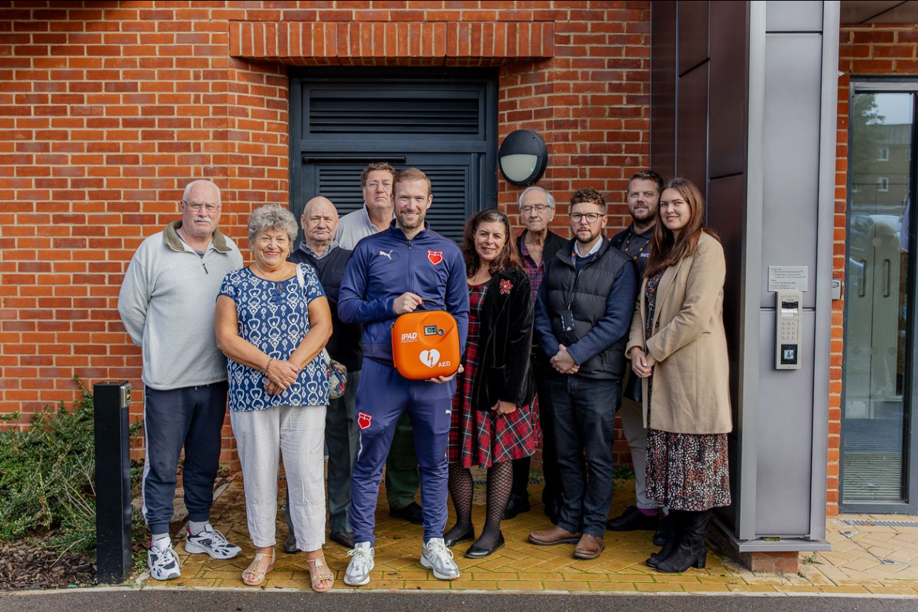 RESIDENTS OF JOHN BARKER PLACE, HITCHIN ARE THE LATEST JE3 FOUNDATION DEFIBRILLATOR RECIPIENT