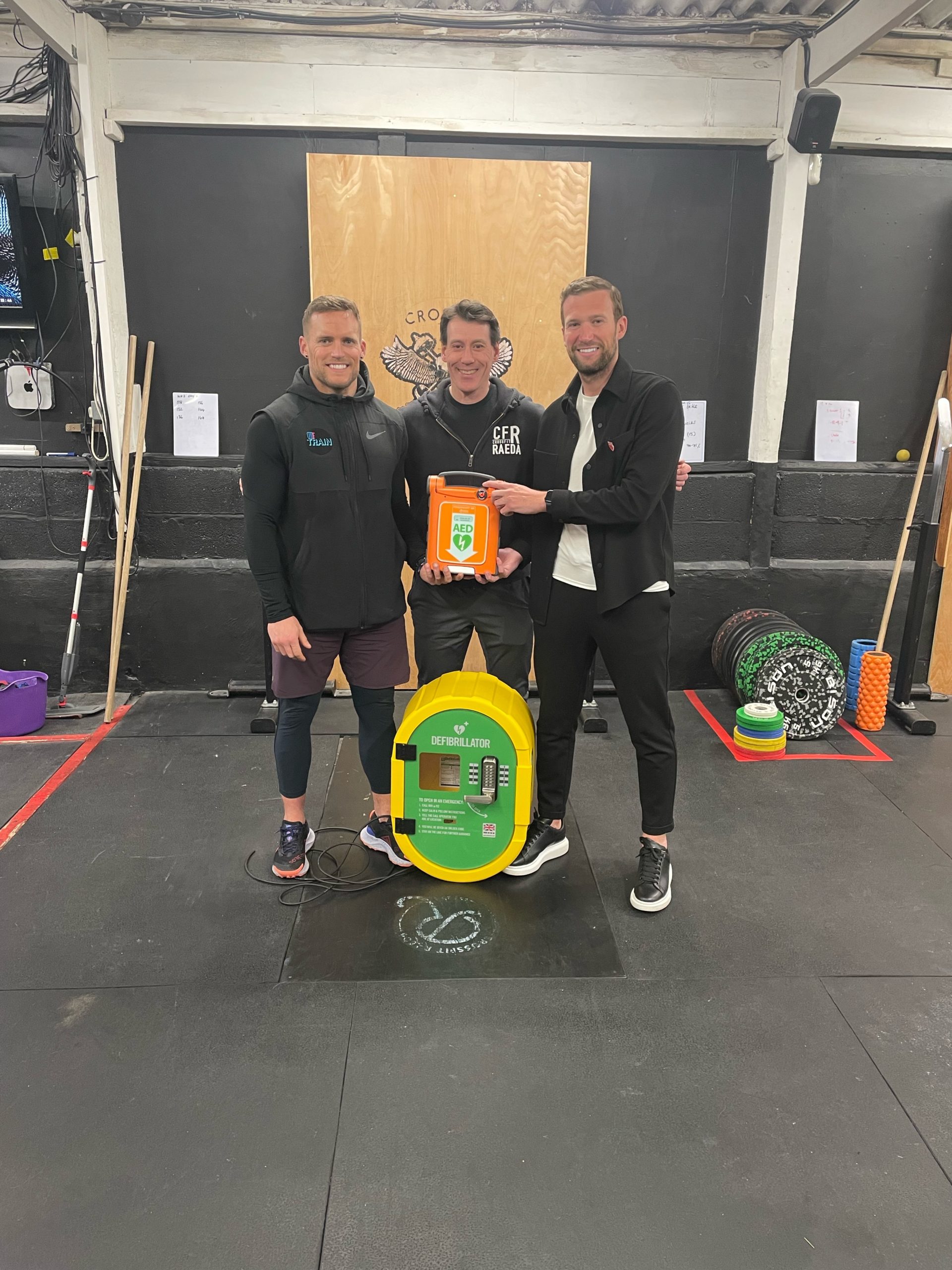 JE3 Foundation donates life-saving defibrillator to Essex based Gym