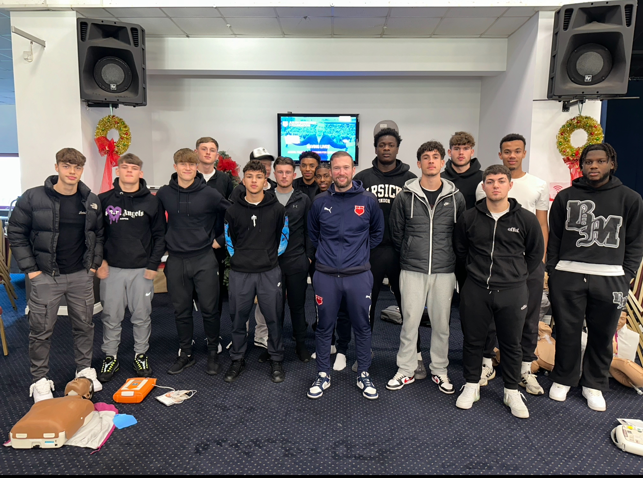 JE3 DELIVERS CPR AND DEFIBRILLATOR WORKSHOP TO WALSALL UNDER-18S